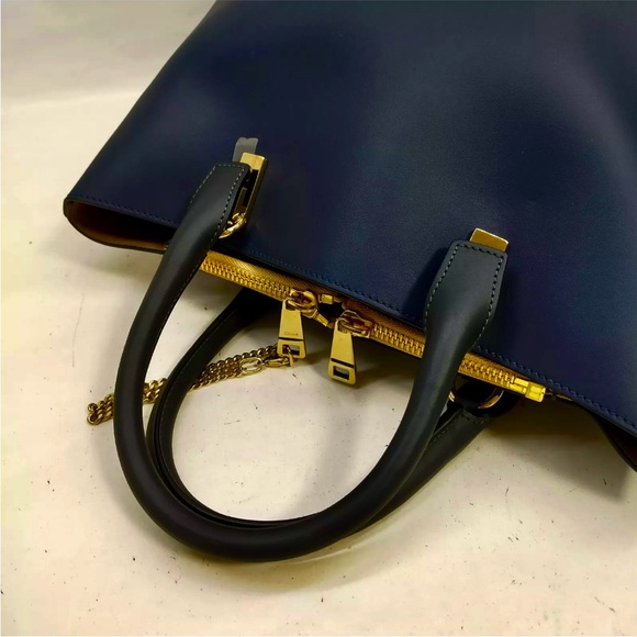 💖 PRISTINE‼️ Authentic Chloé Baylee Bicolor Tote Bag in Navy/Blue✨✨✨ - Picture 6 of 16